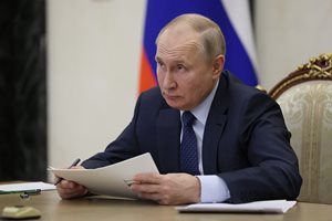 Владимир Путин - слонът в стаята на българската левица