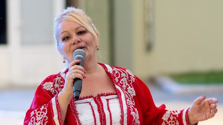 Ана-Мария e една от любимите народни певици на бившия Първи в държавата Тодор Живков
