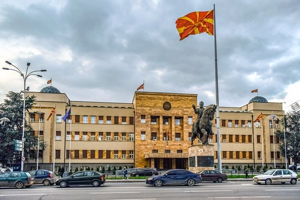 Служебните управления заложиха опасно минно поле - "Македония"