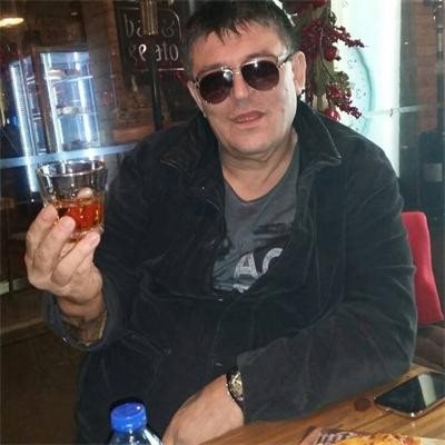 Боян Петракиев - Барона обича марковите питиета и забавленията.