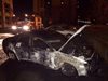 Лек автомобил „Ауди“ А4 се е взривил късно снощи във Враца, съобщава tribali.info. Инцидентът е станал на паркинга близо до сградата на НАП-Враца. Свидетели са чули 2 взрива, след които колата е избухнала в пламъци.
Пристигналата пожарна не е успяла да спаси немското возило, което е напълно изгоряло.