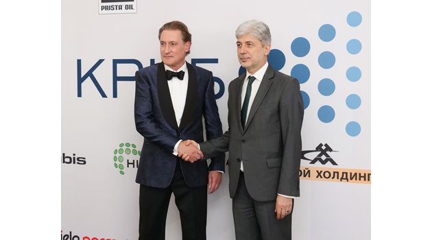 Кирил Домусчие заедно с екоминистър Нено Димов.