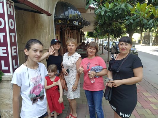 Украинки напускат пловдивски хотел и заръчват да пазим България от Русия.