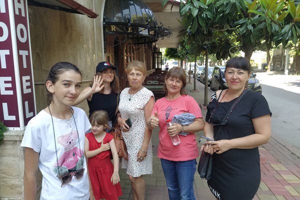 Украинки напускат пловдивски хотел и заръчват да пазим България от Русия.