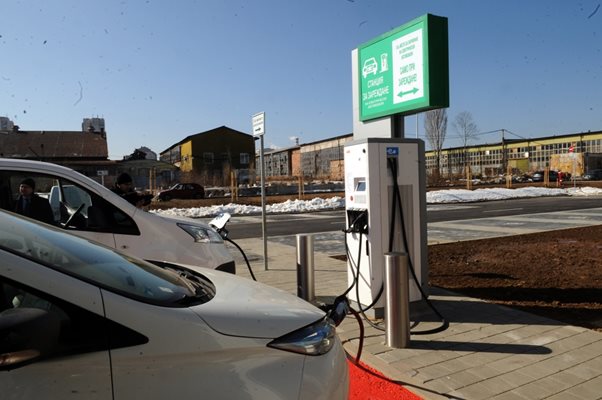 Германия ще финансира зареждането на електромобили с ток от фотоволтаици.