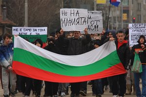 &quot;Българската пролет&quot; вдигна 2000 на мирен протест в Монтана