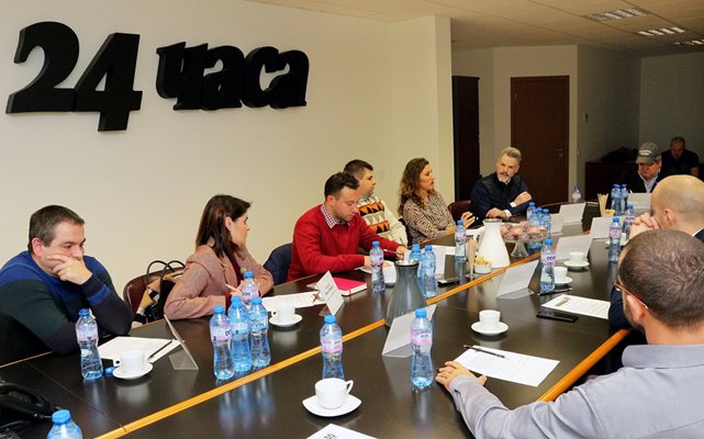 Участниците в дискусията за каузите на новите 30 години в редакцията на “24 часа” СНИМКИ: РУМЯНА ТОНЕВА