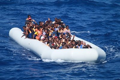 Нелегални мигранти, снимката е илюстративна. Източник: Wikimedia Commons