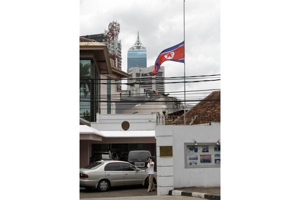 Флагът на КНДР е спуснат на половина
Снимки: Ройтерс