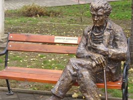 Новооткритият паметник на поета Димитър Данаилов- Моряка в Чирпан.
Снимка: Ваньо Стоилов