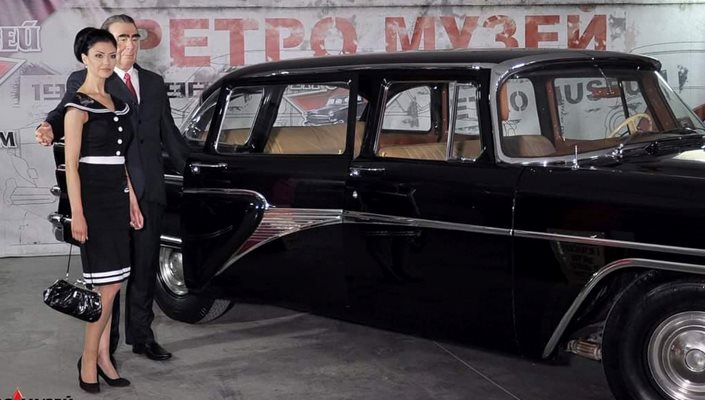Восъчният Брежнев от музея във Варна до персоналното си возило