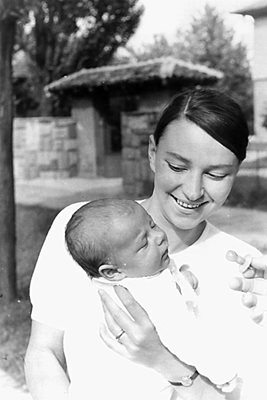 Паша Христова и нейният син Милен,тя загива две години след като става майка