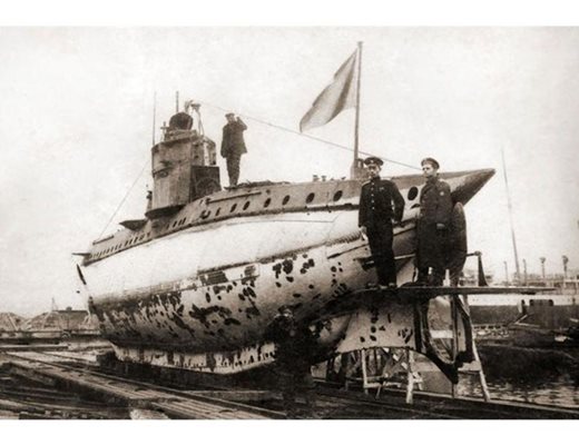 Първата българска подводница "Подводник -18" / Снимка: "Изгубената България"
