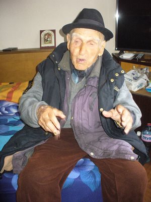И до днес 106-годишният дядо Стойчо от Нова Загора е в кондиция.