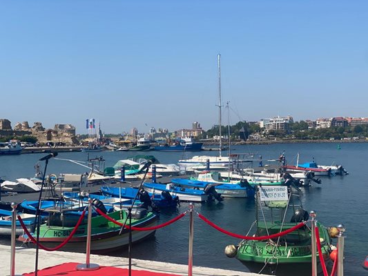 Пристанището в Несебър разполага със 121 лодкостоянки.