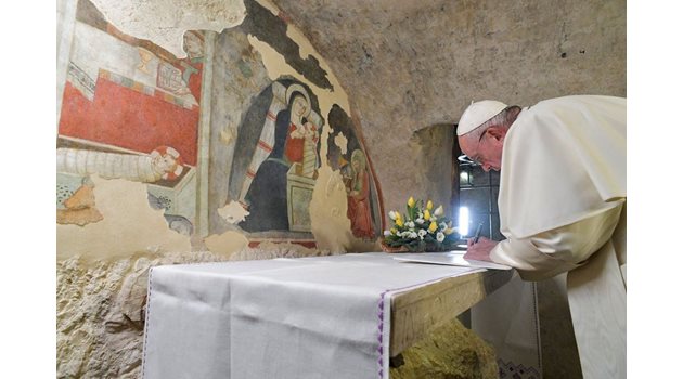 Папа Франциск пред творбата на Джото
СНИМКА: РОЙТЕРС
