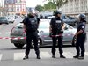 Младежи влязоха в схватки с полицията в парижко предградие