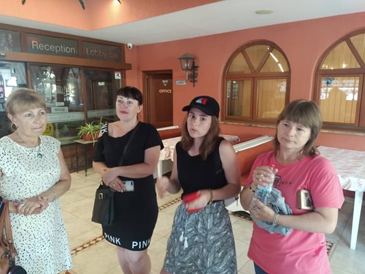 Жените са разстроени, че си тръгват от Пловдив.