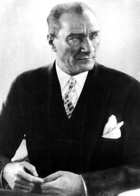 Мустафа Кемал Ататюрк на кръгче