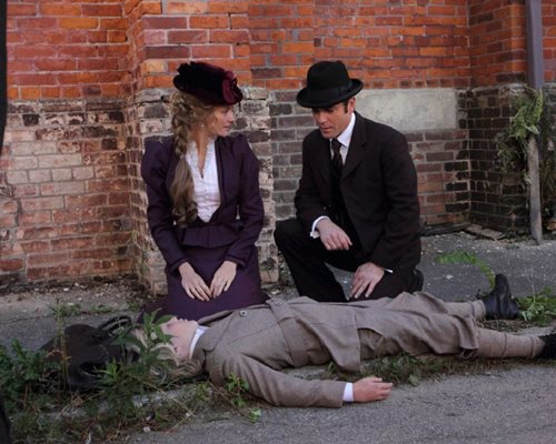 Детективът Уилям Мърдок и д-р Джулия Огдън разследват поредното убийство в сериала.