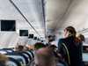 Пътник се съблече гол в самолет и нападна стюардеса