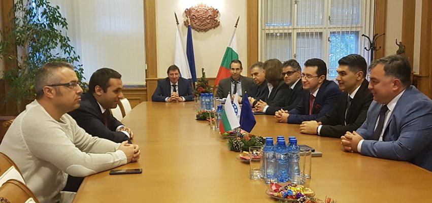 Министърът на икономиката Емил Караниколов се е срещнал с ръководството на ВМЗ