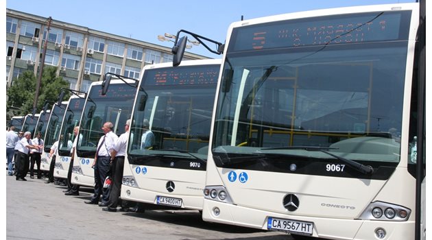 Програмата на общината предвижда купуването на 180 нови автобуса.