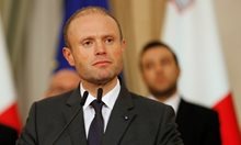 Премиерът на Малта ще напусне предсрочно поста си