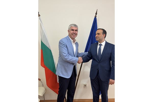 Енергийният министър Владимир Малинов посреща посланика на Азербайджан в България Хюсейн Хюсейнов