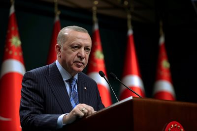 Ердоган защити намаляването на лихвения процент и паричната политика на Централната банка, която е причина за срива, според критиците на правителството. Снимка: Ройтерс