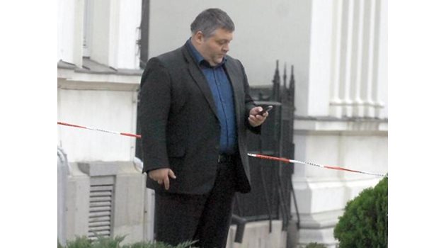 ПРЕДПОЧИТАНИЕ: Кирил Гумнеров от “Атака” също избра купона пред работата в парламента.