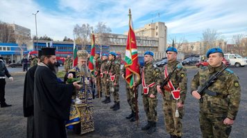 Рехабилитатор извади богоявленския кръст в Кърджали (снимки)