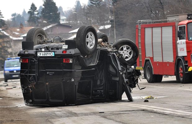 Йоско забил лъскавата G-класа във вана на четиримата работници