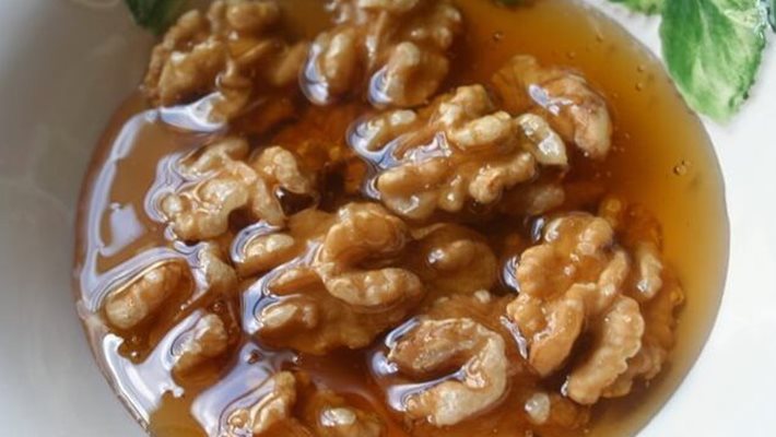 Медът и орехите са доказан лечебен тандем