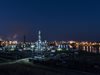 Международната агенция по енергетика /МАЕ/ очаква свръхпредлагането на петрол да се увеличи на световния пазар през първото тримесечие на 2016 г. на фона на увеличаващия се добив в Иран, Ирак и Саудитска Арабия, съобщава „Блумбърг“, позовавайки се на ежемесечния доклад на агенцията.
През първото полугодие предлагането може да превиши търсенето с 1,