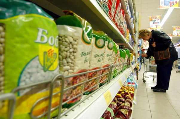 В България е най-висок делът на хората, които са принудени да пестят при покупките за пълноценно хранене.