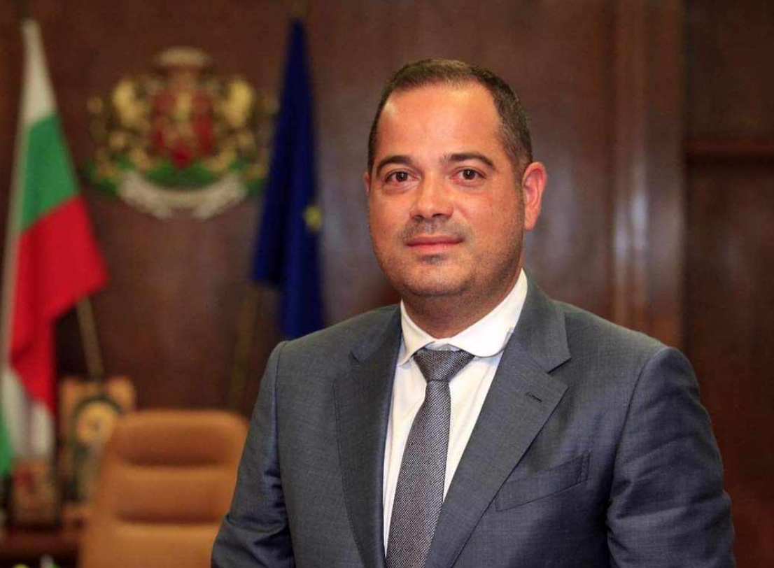 Вътрешният министър Калин Стоянов покани децата на празник, ще ги вози на пожарната