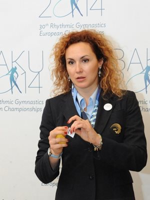 Мария Петрова - вицепрезидент на техническия комитет по художествена гимнастика на европейската централа, тегли жребия за Евро 2014 в Баку през юни тази година.