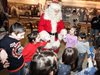 Дядо Коледа раздаде подаръци на деца от дома във Връбница