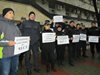 Съдебни охранители протестираха под дъжда във Велико Търново