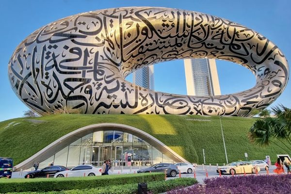 Музеят на бъдещето в Дубай - поглед отвън