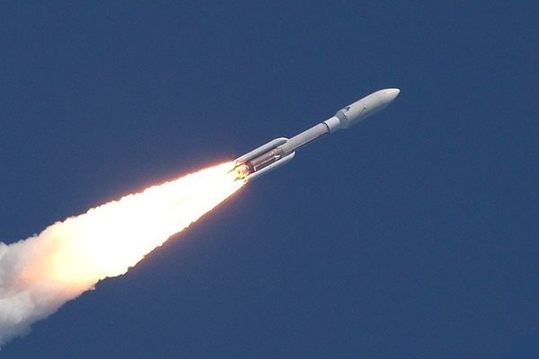 Ракета "Атлас" извежда спътник в орбита. СНИМКА: НАСА
