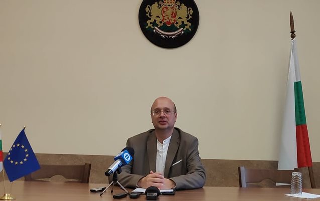 Председателят на съда Георги Чемширов даде първия си брифинг в тържествената зала