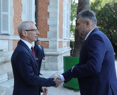 Премиерът Николай Денков се видя с румънския си колега Марчел Чолаку в “Евксиноград” в понеделник.

СНИМКА: МИНИСТЕРСКИ СЪВЕТ