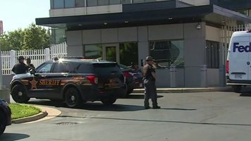 Въоръжен мъж се опита да проникне в сграда на ФБР в Синсинати (Видео)