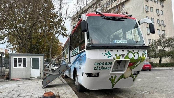 Автобус-амфибия вози пътници по Дунав между България и Румъния