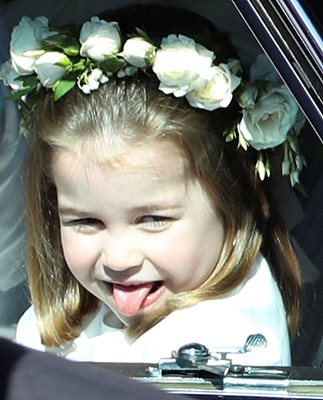 Малката принцеса Шарлот, дъщеря на принц Уилям, обра погледите на сватбата с детското си очарование.