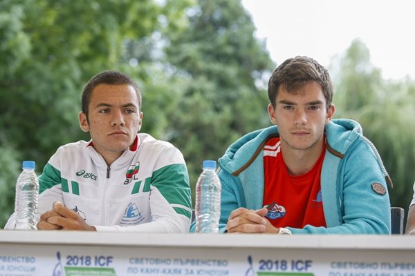 Денис Димитров (вляво) и Радослав Стефанов
