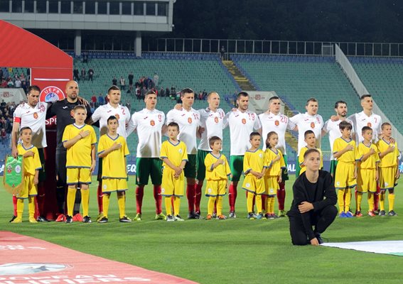 Националите преди началото на злополучния мач с Косово в София, загубен 2:3