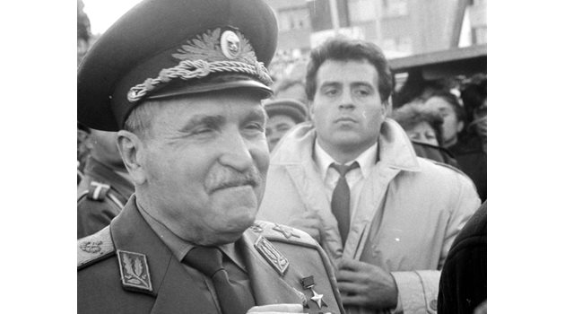 Добри Джуров на организирания от БКП митинг на 17.11.1989 г.